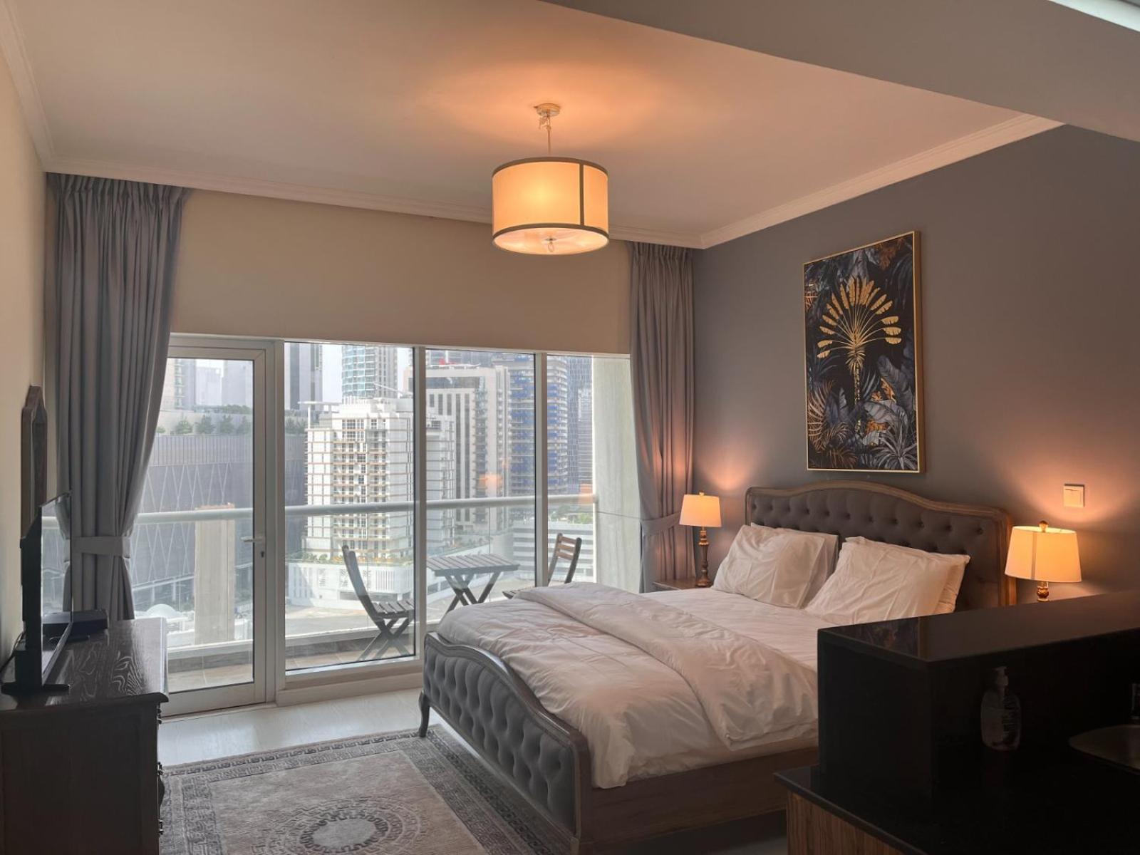 Stylish With Balcony In Downtown Dubai