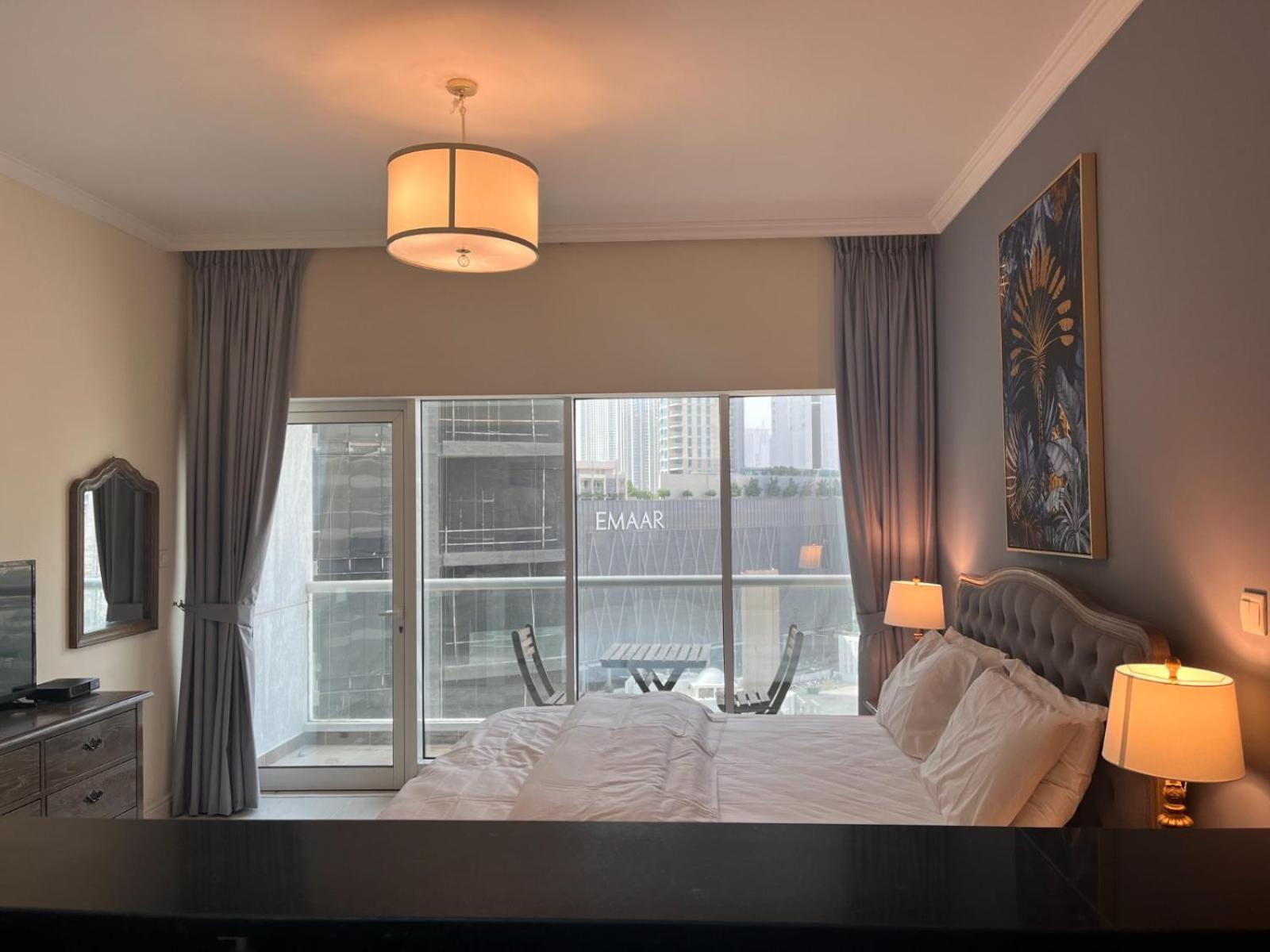 Stylish With Balcony In Downtown * Dubai