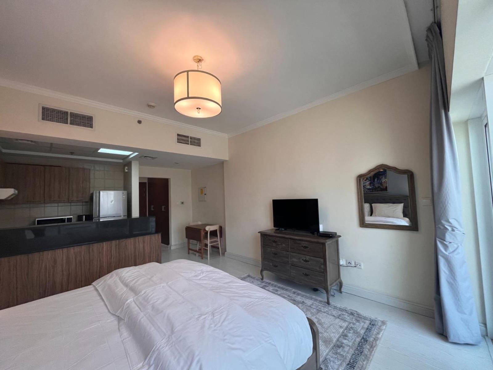 Stylish With Balcony In Downtown Apartment Dubai