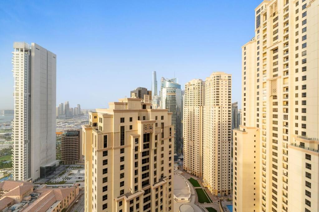 First Class 2br Breathtaking & Palm View Apartment Dubai