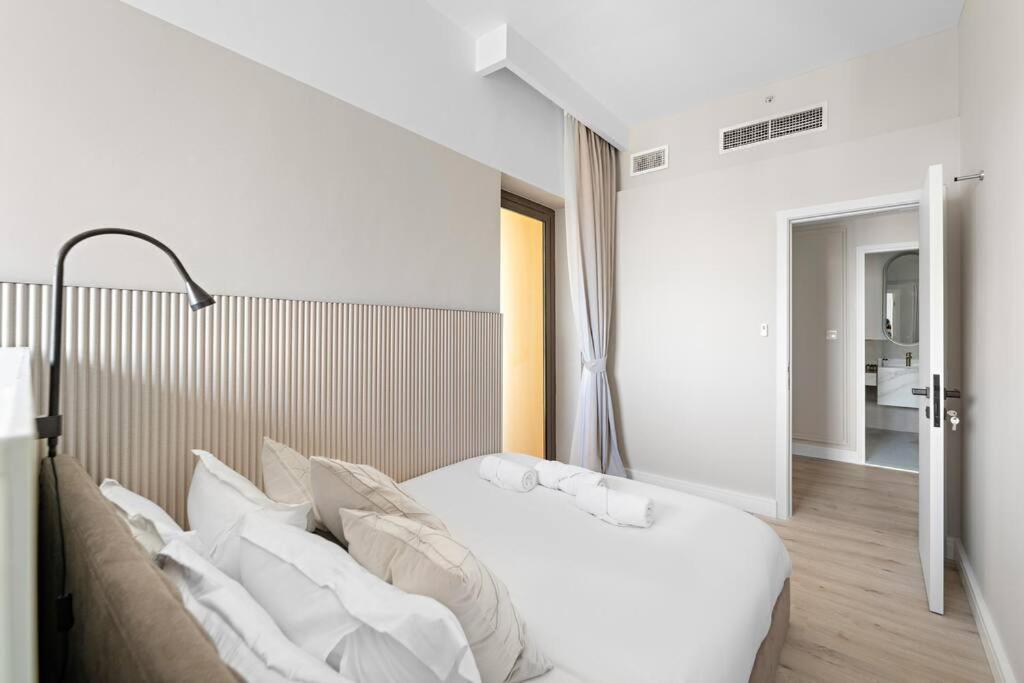 First Class 2br Breathtaking & Palm View Apartment Dubai