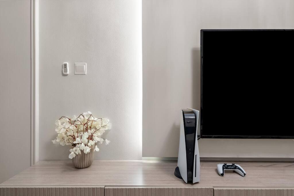First Class 2br Breathtaking & Palm View Apartment Dubai