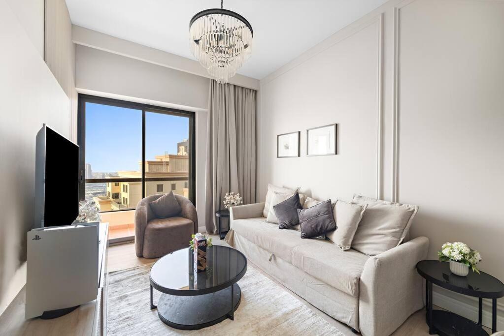 First Class 2br Breathtaking & Palm View Apartment Dubai