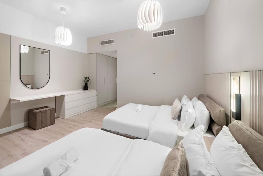 First Class 2br Breathtaking & Palm View Dubai