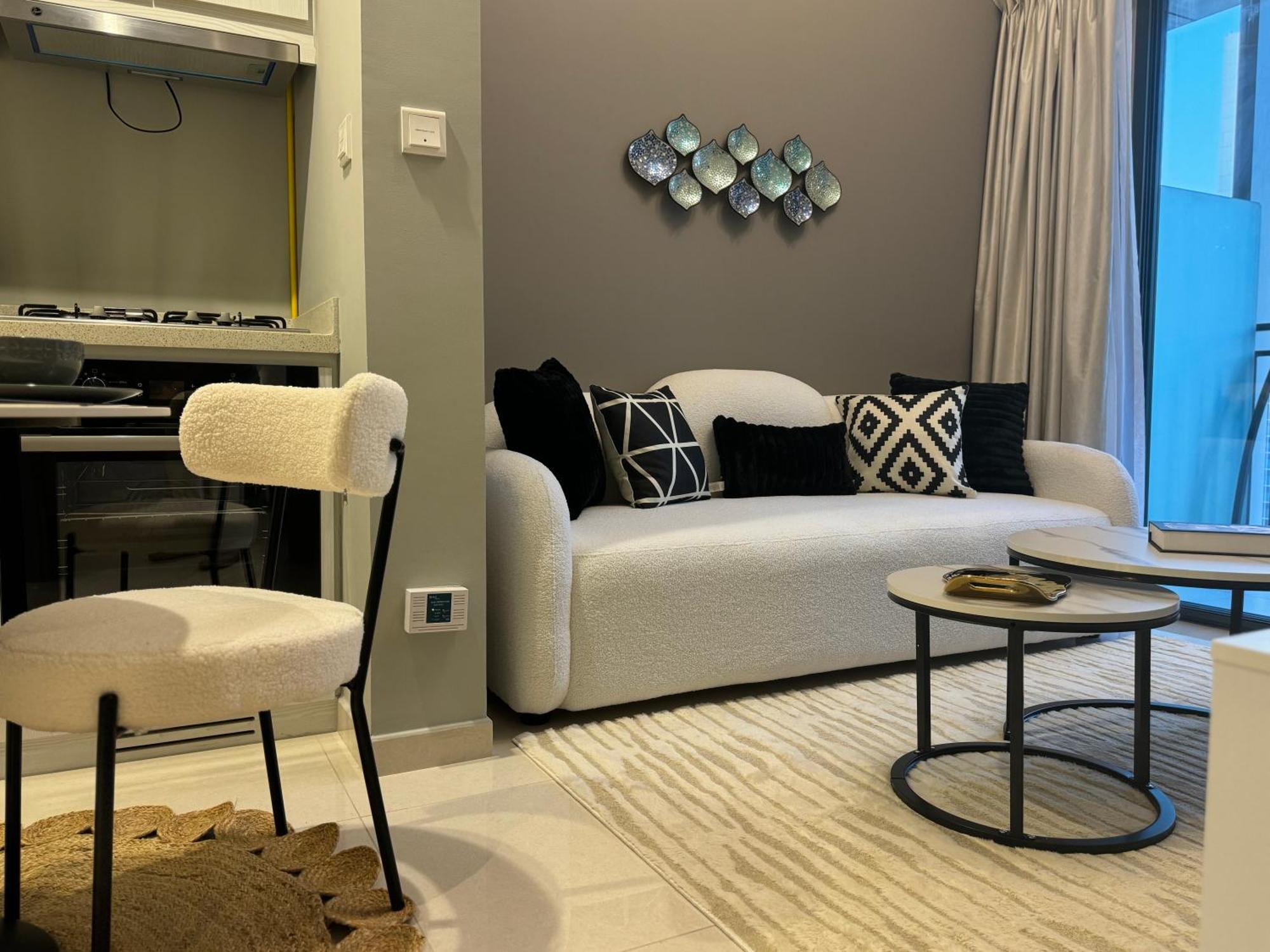 Ashri Homes Stylish Near Burj Khalifa Apartment *