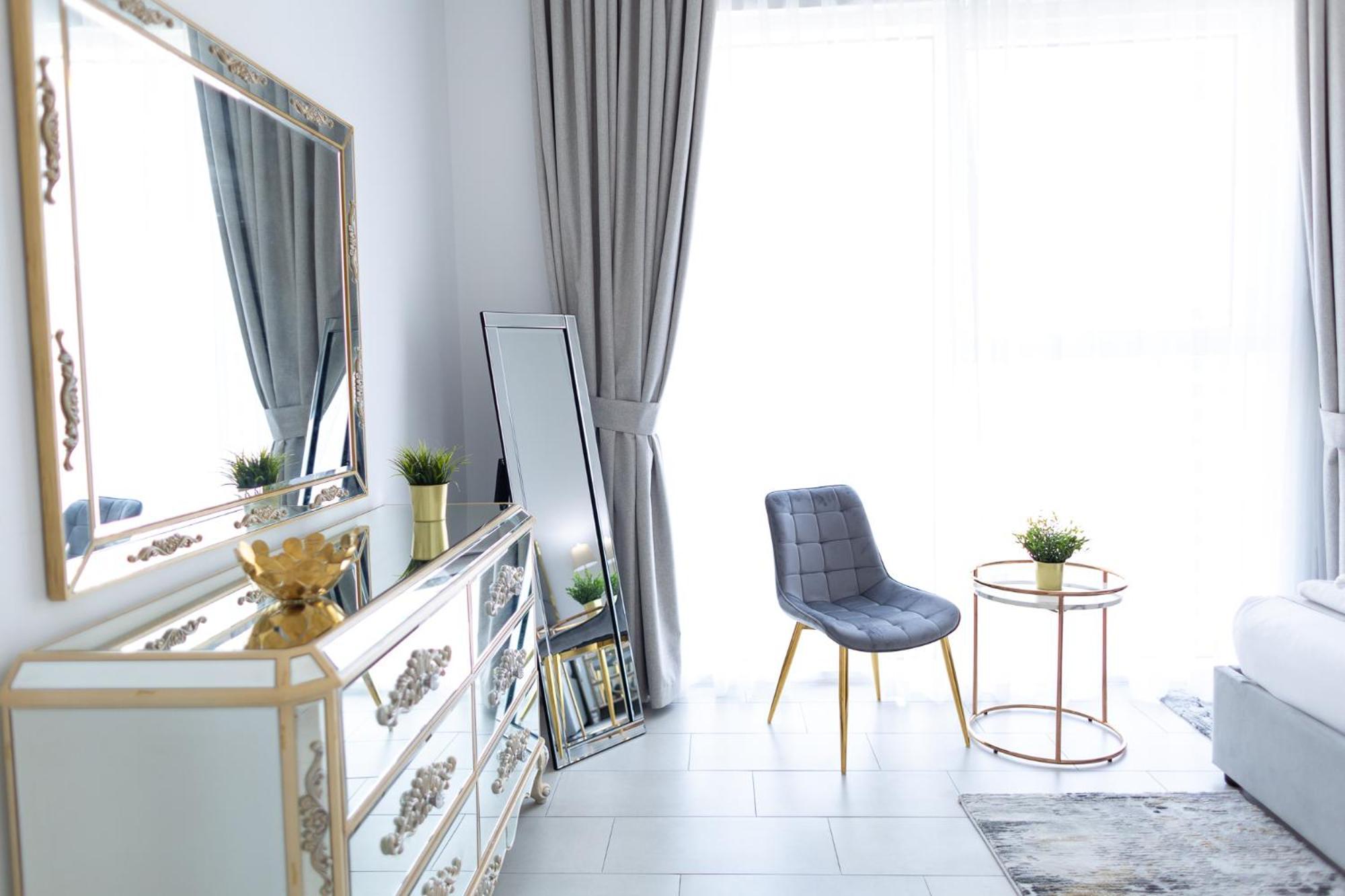 Apartment La Vie Front Jbr By Happy Season