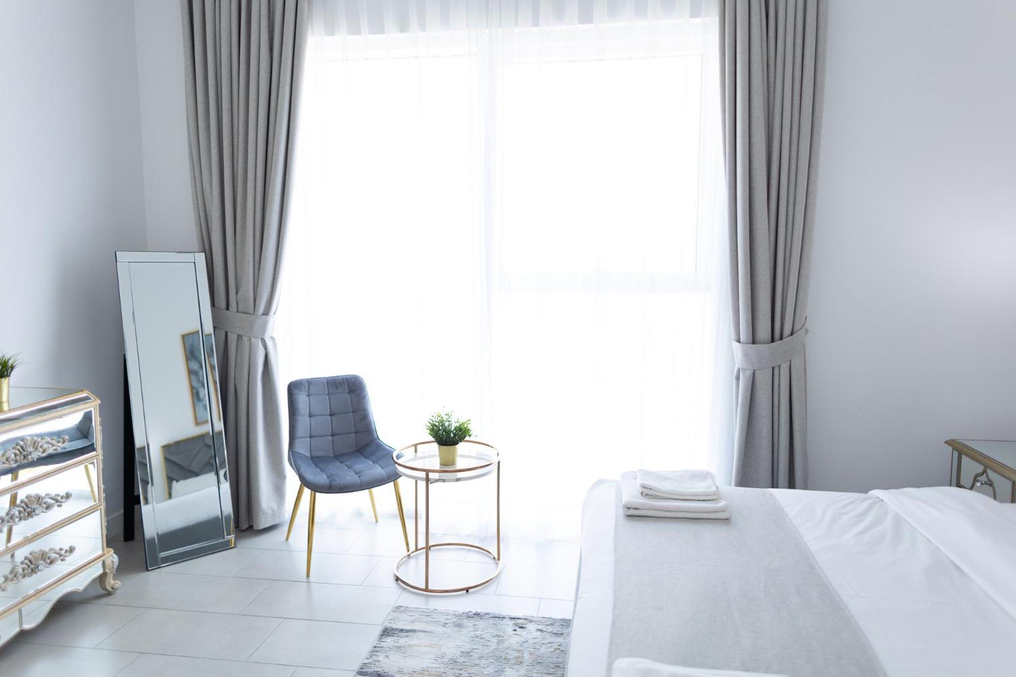 Apartment La Vie Front Jbr By Happy Season