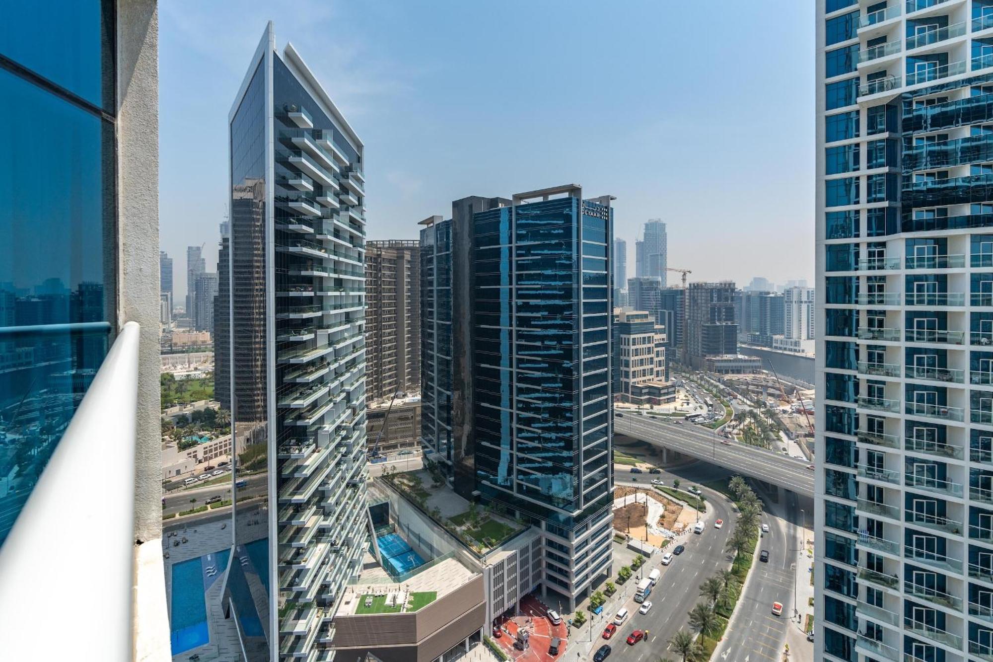 Apartment Business Bay With Canal View - Cityapartmentstay *