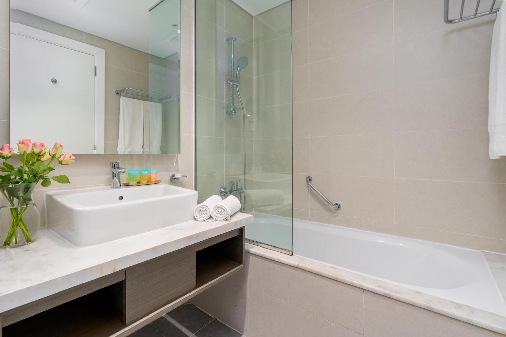 Business Bay With Canal View - Cityapartmentstay Apartment Dubai