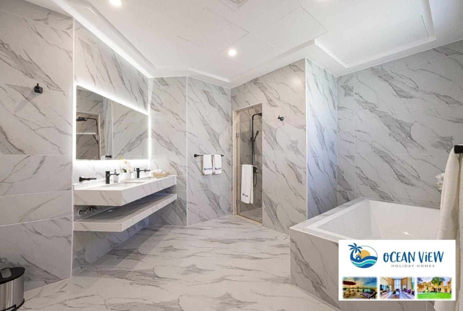 Beachfront Luxury 5 Bedroom And 1 Maids Room, Private Pool And Direct Access, Palm Jumeirah