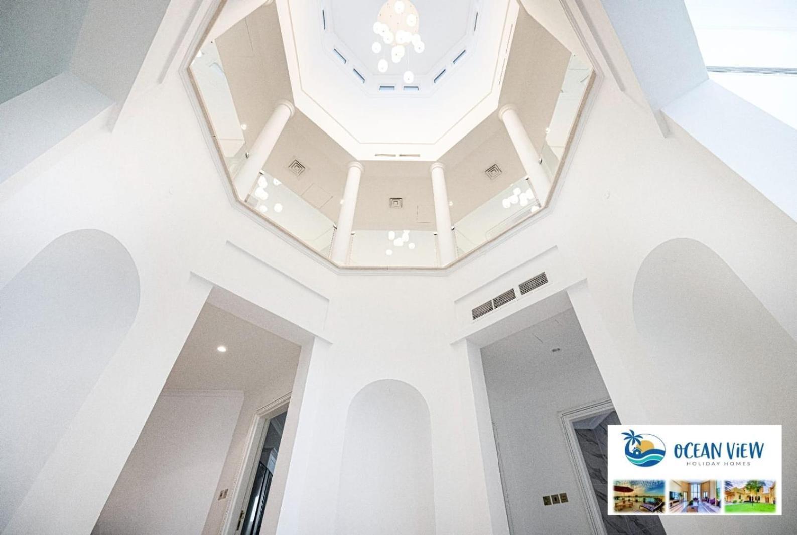 Villa Beachfront Luxury 5 Bedroom And 1 Maids Room, Private Pool And Direct Access, Palm Jumeirah Dubai