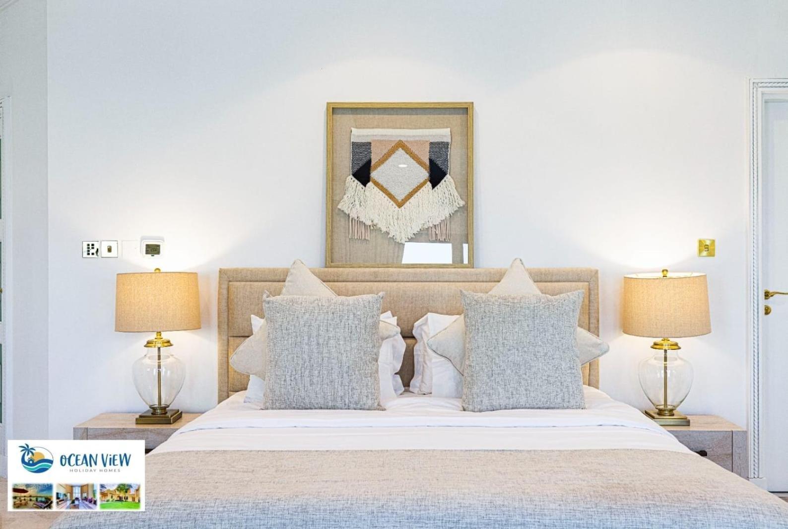 Beachfront Luxury 5 Bedroom And 1 Maids Room, Private Pool And Direct Access, Palm Jumeirah Villa *