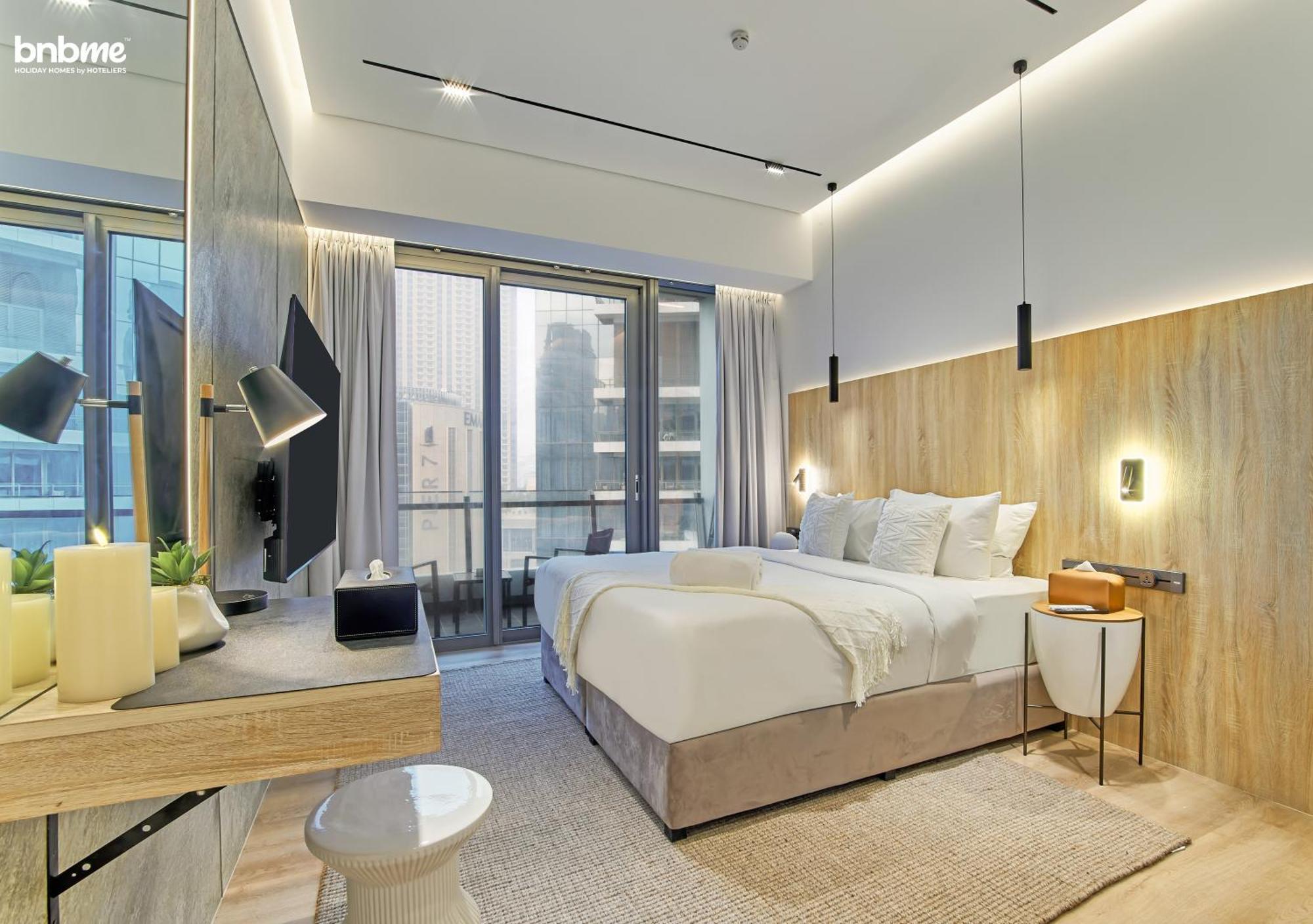 Bnbmehomes - Silverene Tower Apartment Dubai