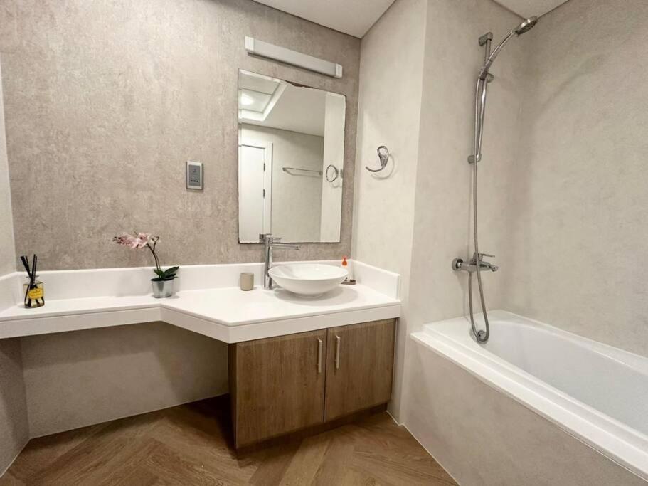 Tranquil 1br Palm With Access And Park Views Apartment *
