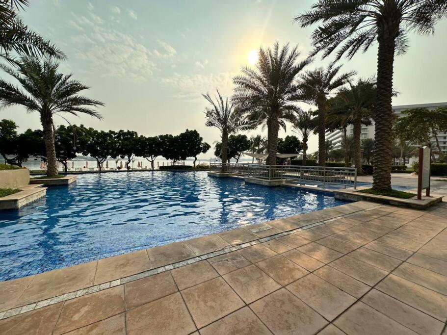 Apartment Tranquil 1br Palm With Access And Park Views Dubai