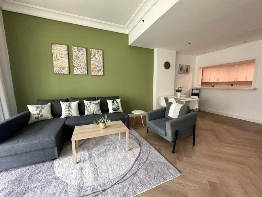 Tranquil 1br Palm With Access And Park Views Apartment