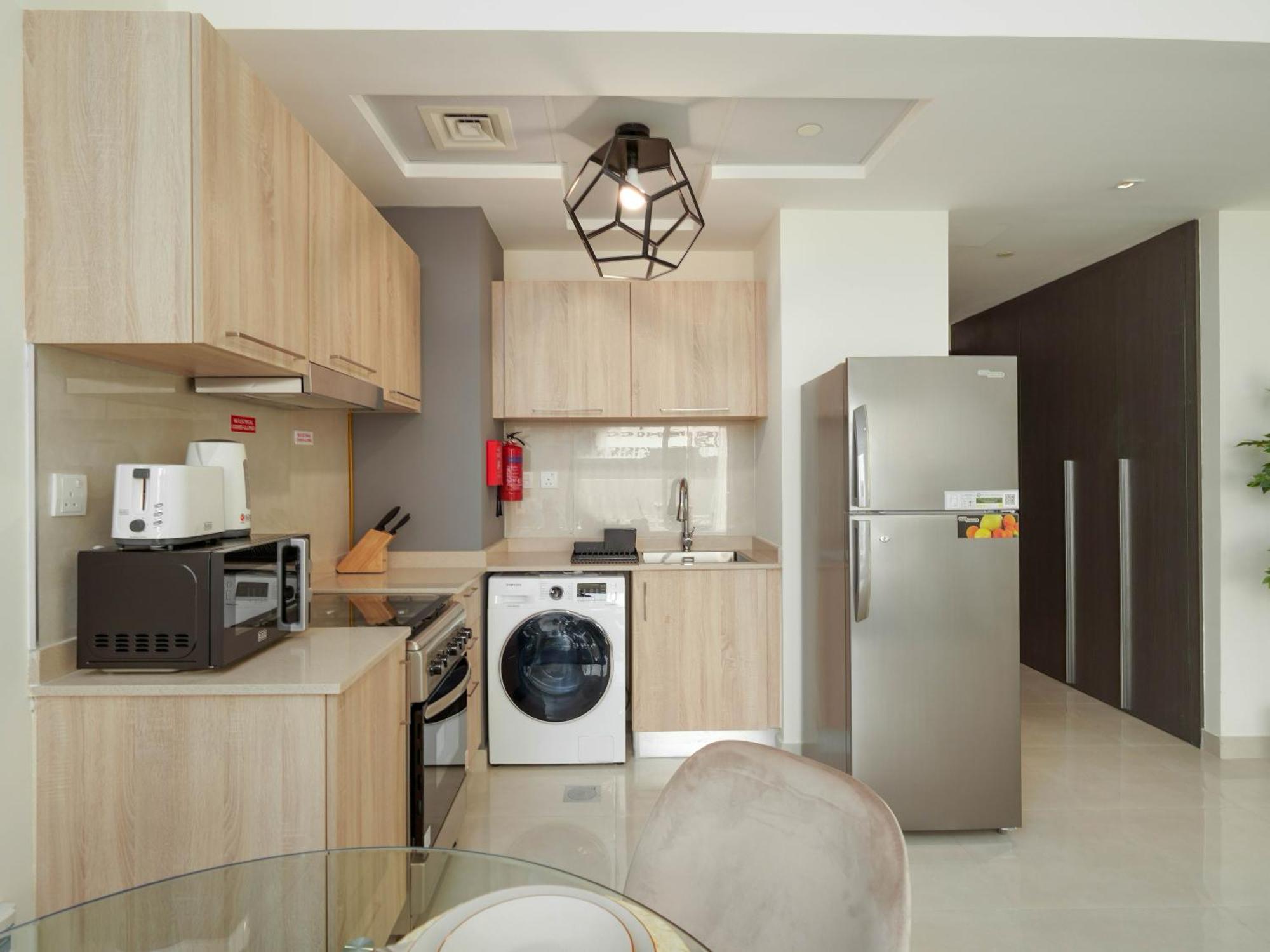 Elegant With Canal Views In Business Bay Apartment Dubai