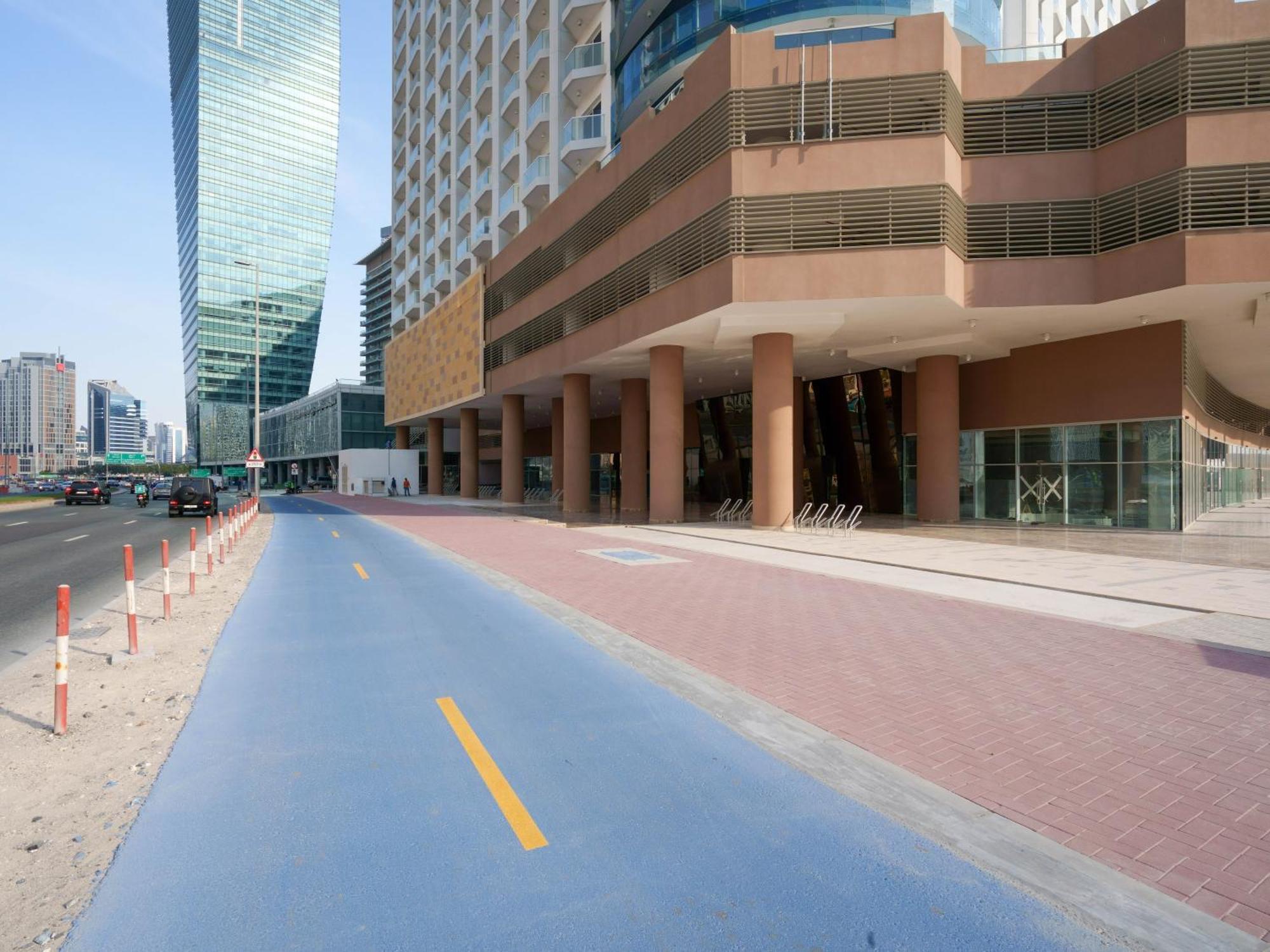 Elegant With Canal Views In Business Bay *