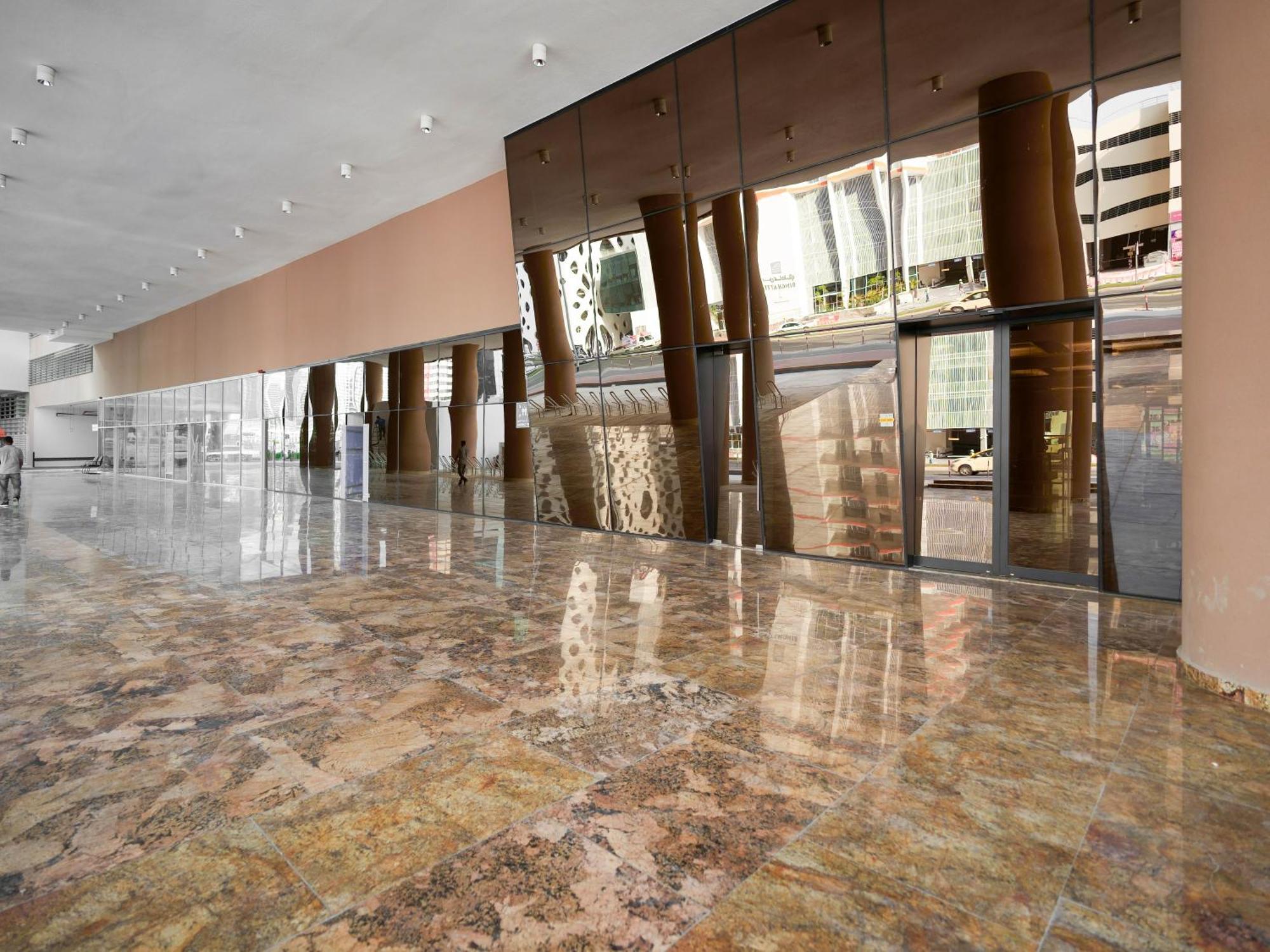 Elegant With Canal Views In Business Bay