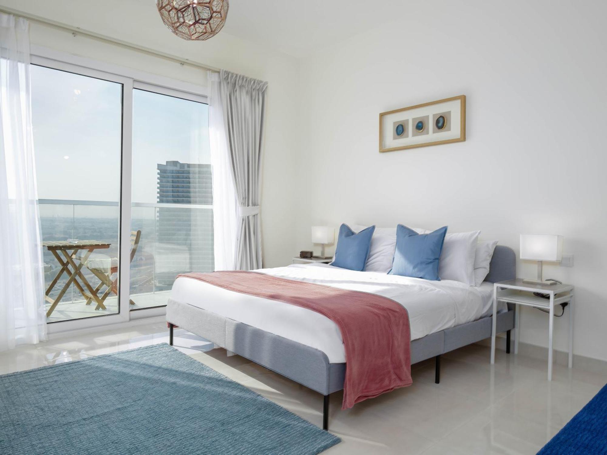 Elegant With Canal Views In Business Bay *
