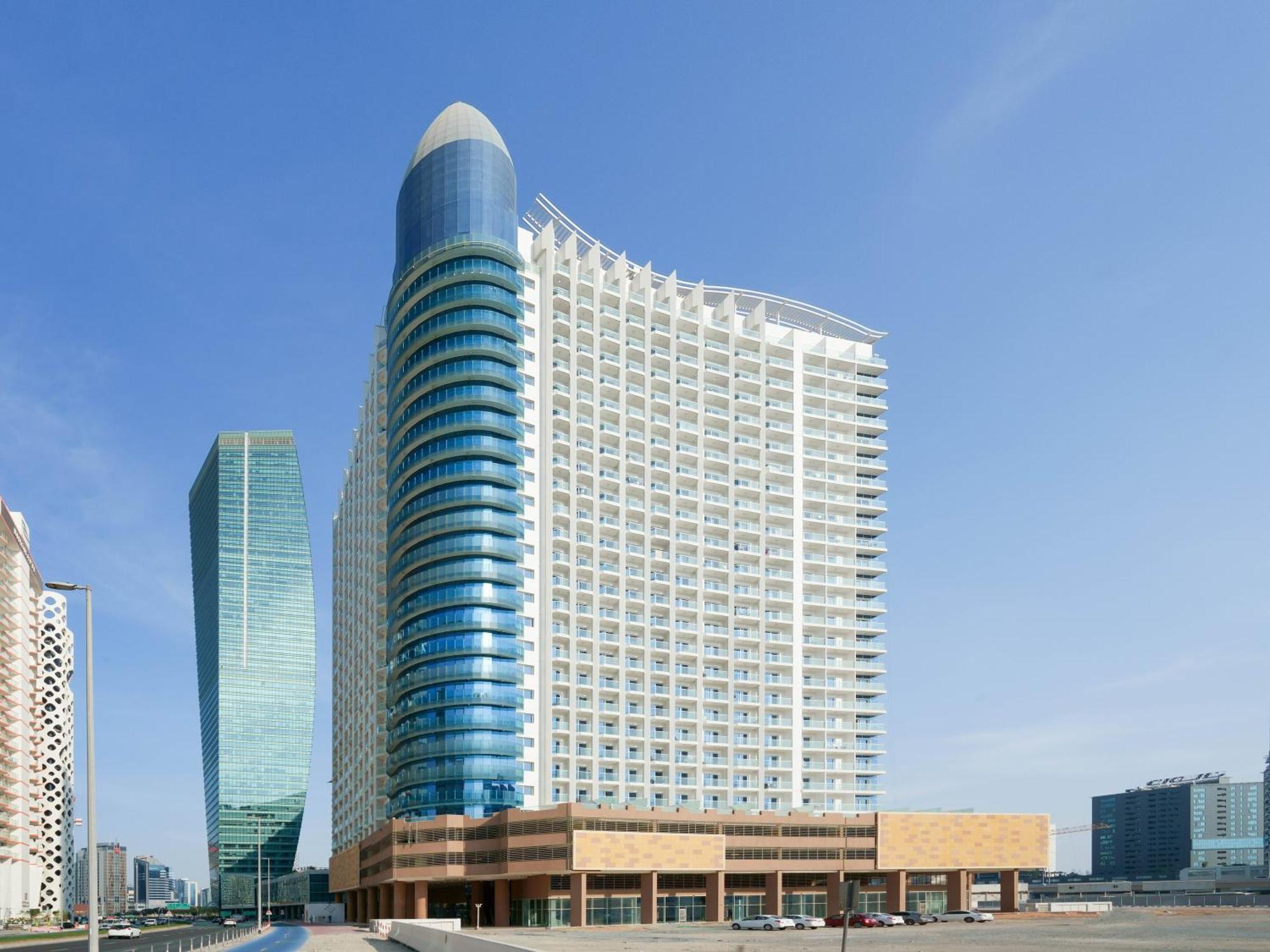 Elegant With Canal Views In Business Bay * Dubai