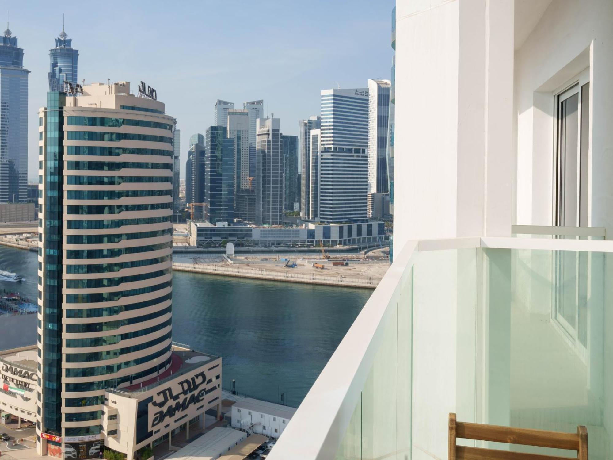 Elegant With Canal Views In Business Bay * Dubai