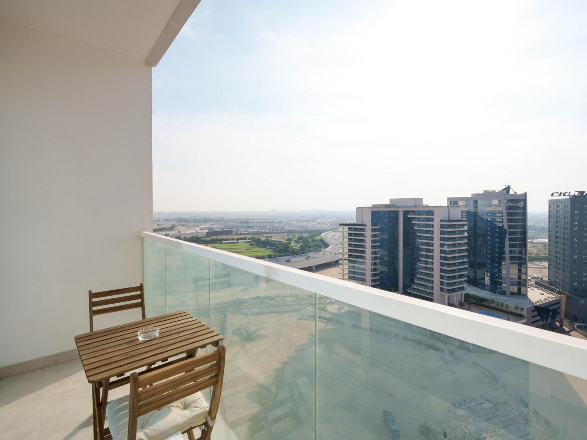 Apartment Elegant With Canal Views In Business Bay