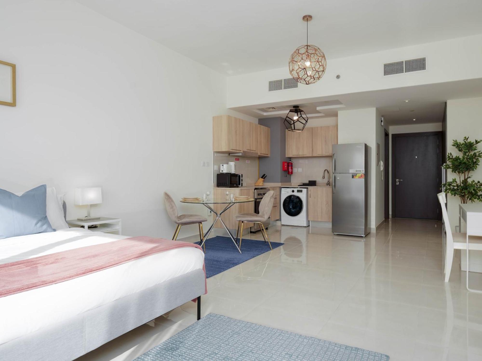 Apartment Elegant With Canal Views In Business Bay Dubai
