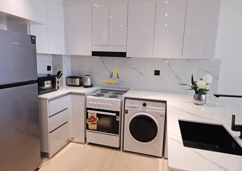 Fully Furnished 1 Bed In Jvc, Hosted By Desert