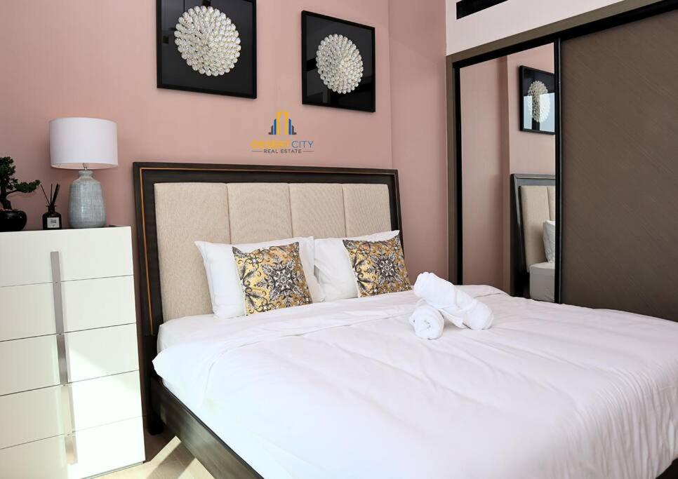 Fully Furnished 1 Bed In Jvc, Hosted By Desert *