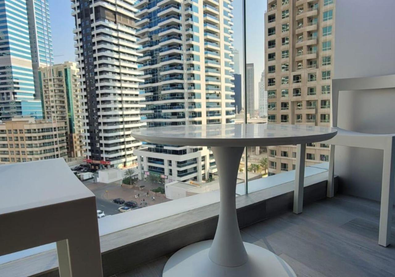 Marina Walk Gem Modern With Pool & Gym Access, Steps To & Metro Dubai