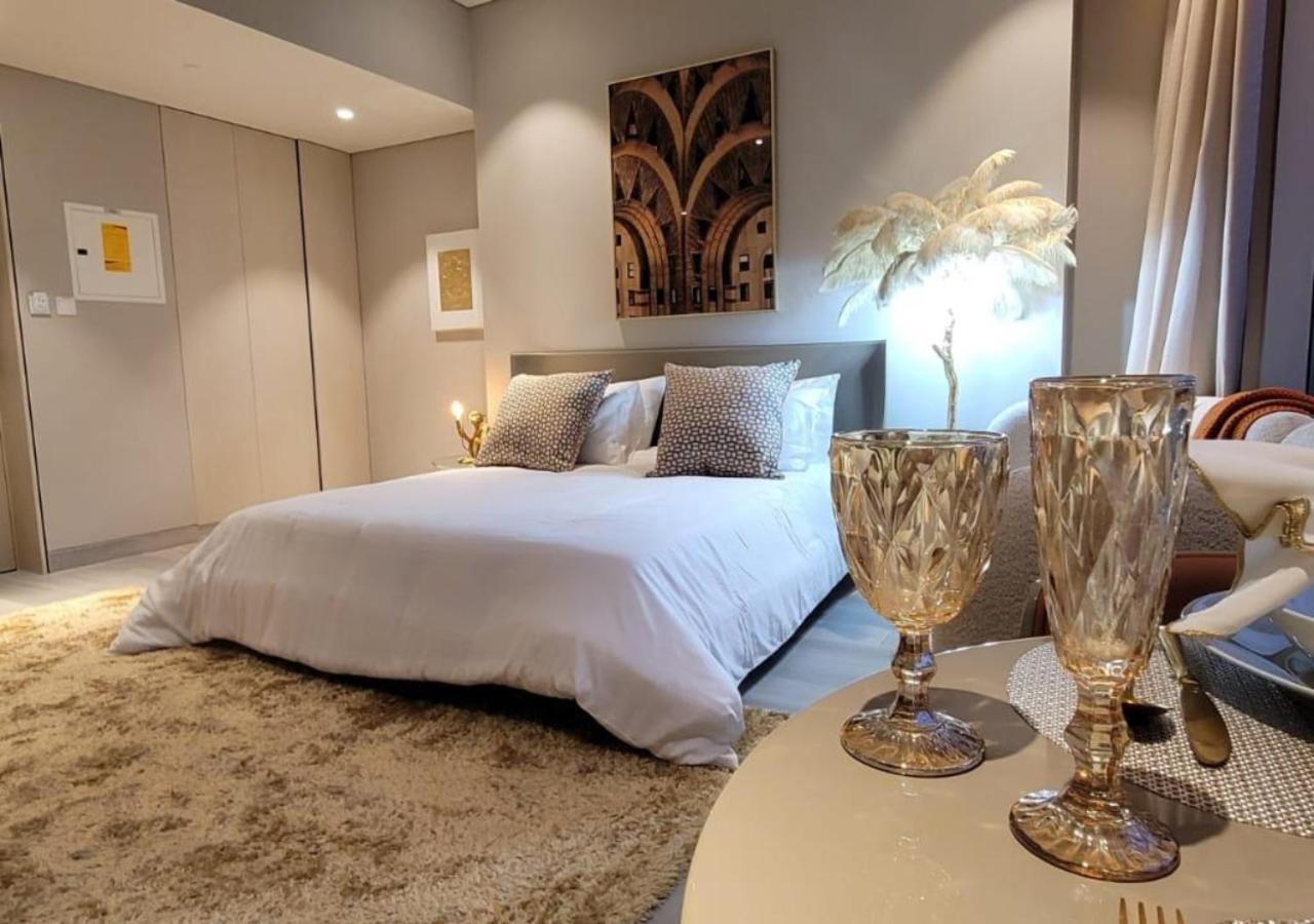 Marina Walk Gem Modern With Pool & Gym Access, Steps To & Metro * Dubai