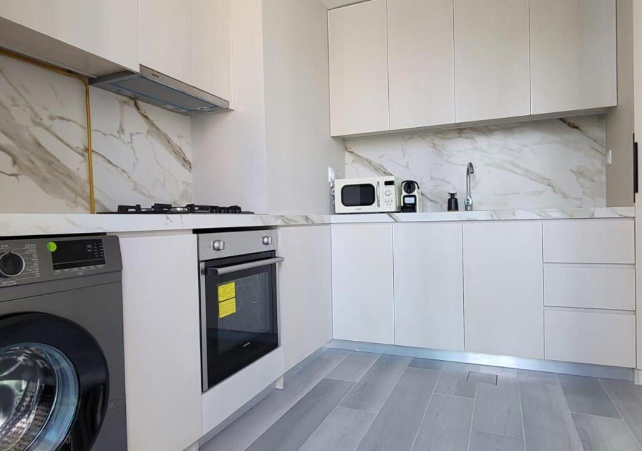 Marina Walk Gem Modern With Pool & Gym Access, Steps To & Metro * Dubai