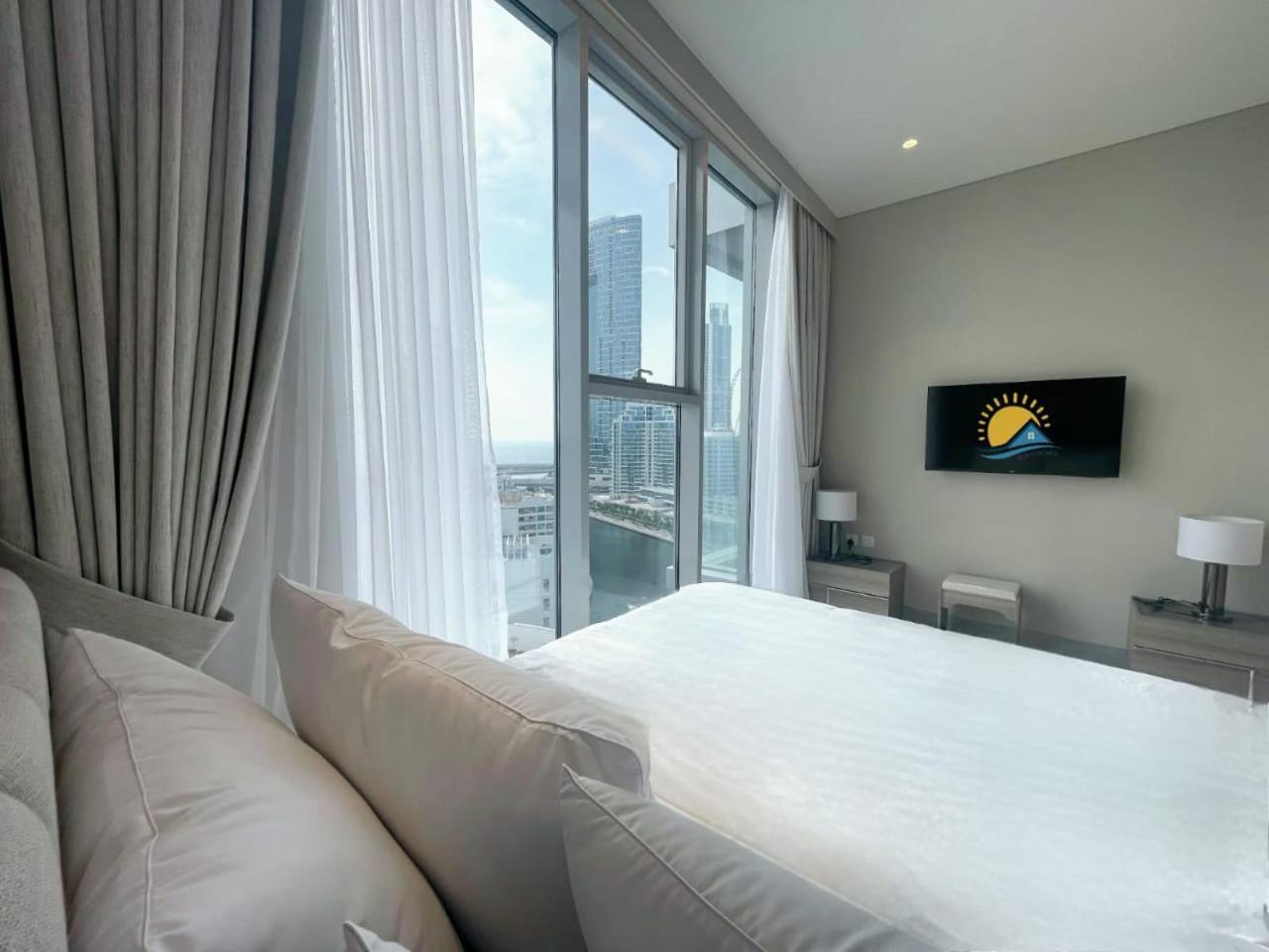 Apartment Marina Walk Gem Modern With Pool & Gym Access, Steps To & Metro