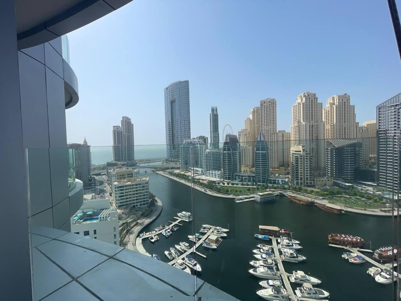 Marina Walk Gem Modern With Pool & Gym Access, Steps To & Metro Apartment Dubai