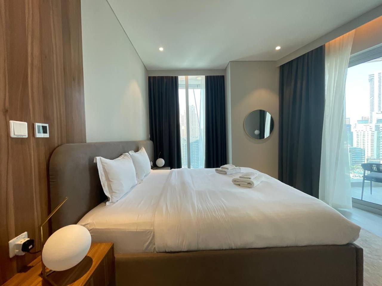 Apartment Marina Walk Gem Modern With Pool & Gym Access, Steps To & Metro Dubai