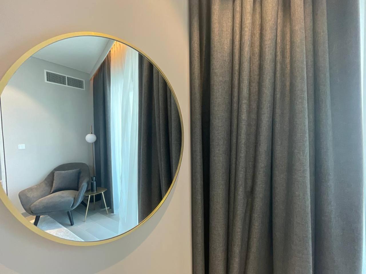 Marina Walk Gem Modern With Pool & Gym Access, Steps To & Metro Dubai