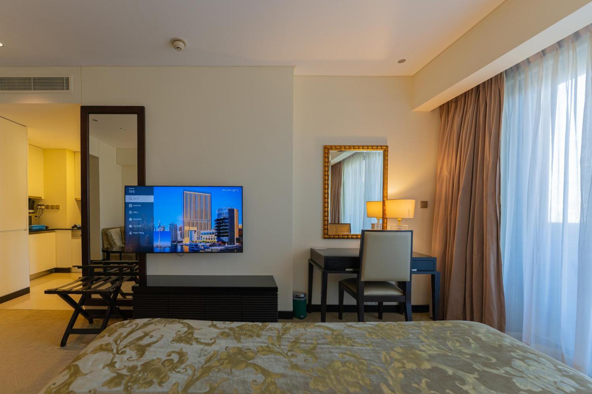 Kempinski Avenue With Marina Views