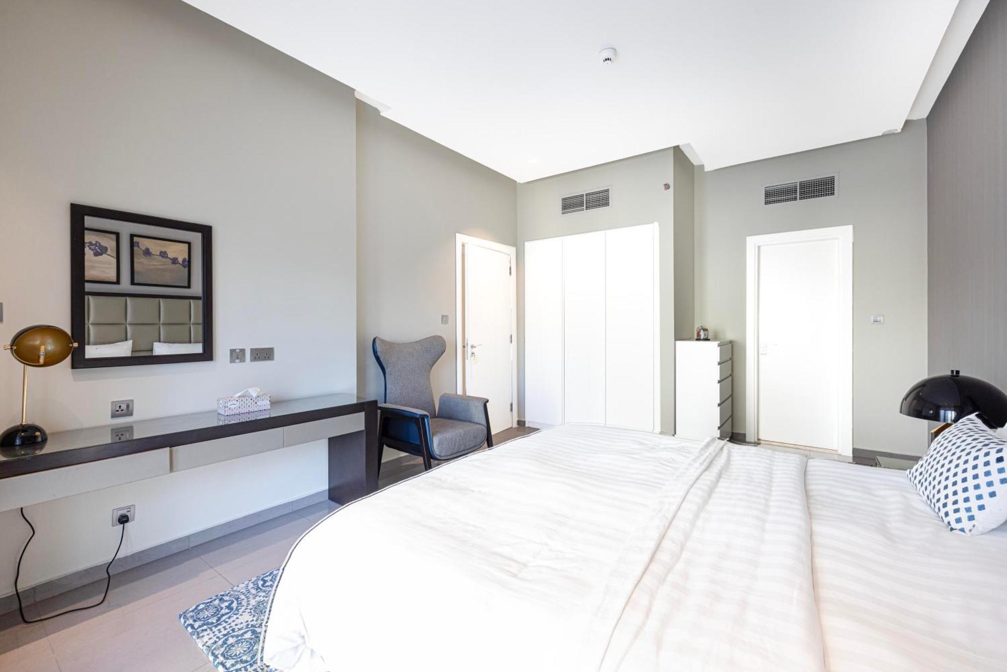 Apartment Modern With Stunning View - Damac Majestine Tower Dubai