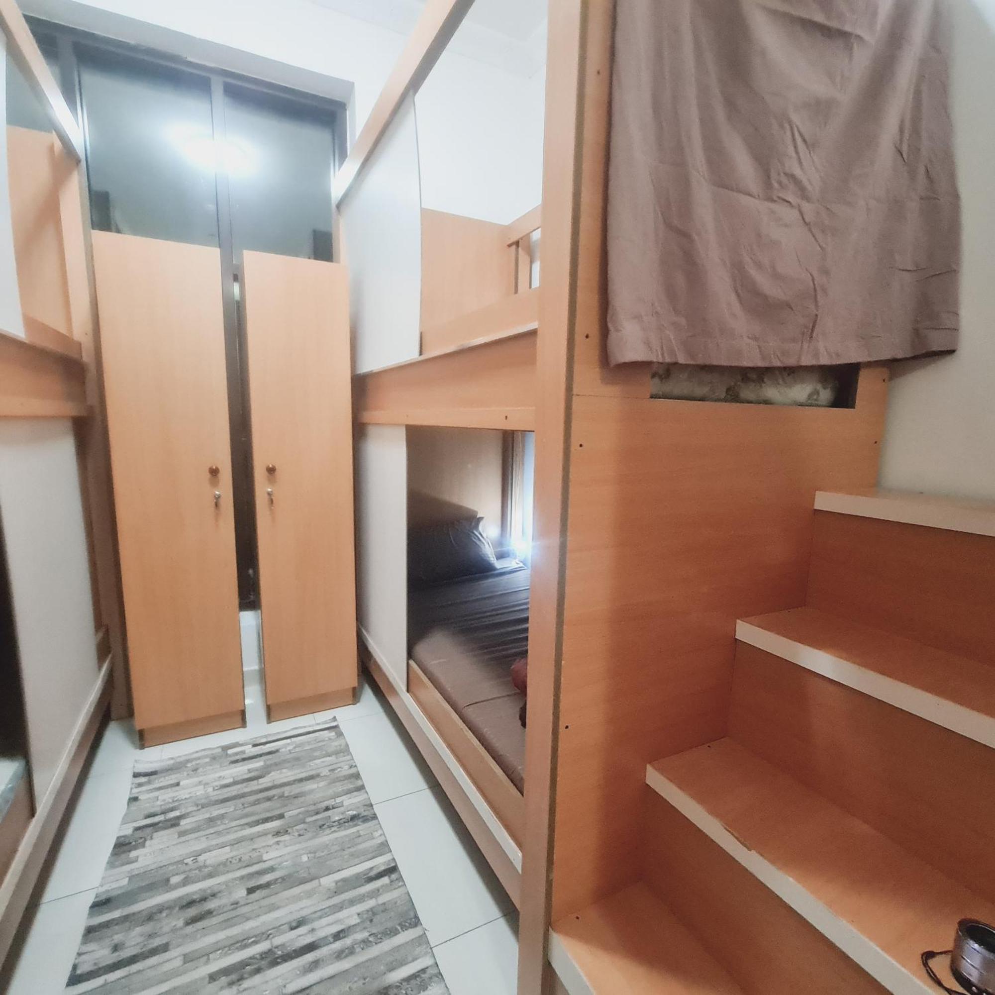 Hostel La Gold Capsule Men's Dubai