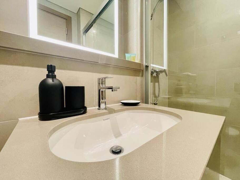 Apartment Burj Khalifa Skyline View Sobha Waves - Sobha Hartland Dubai
