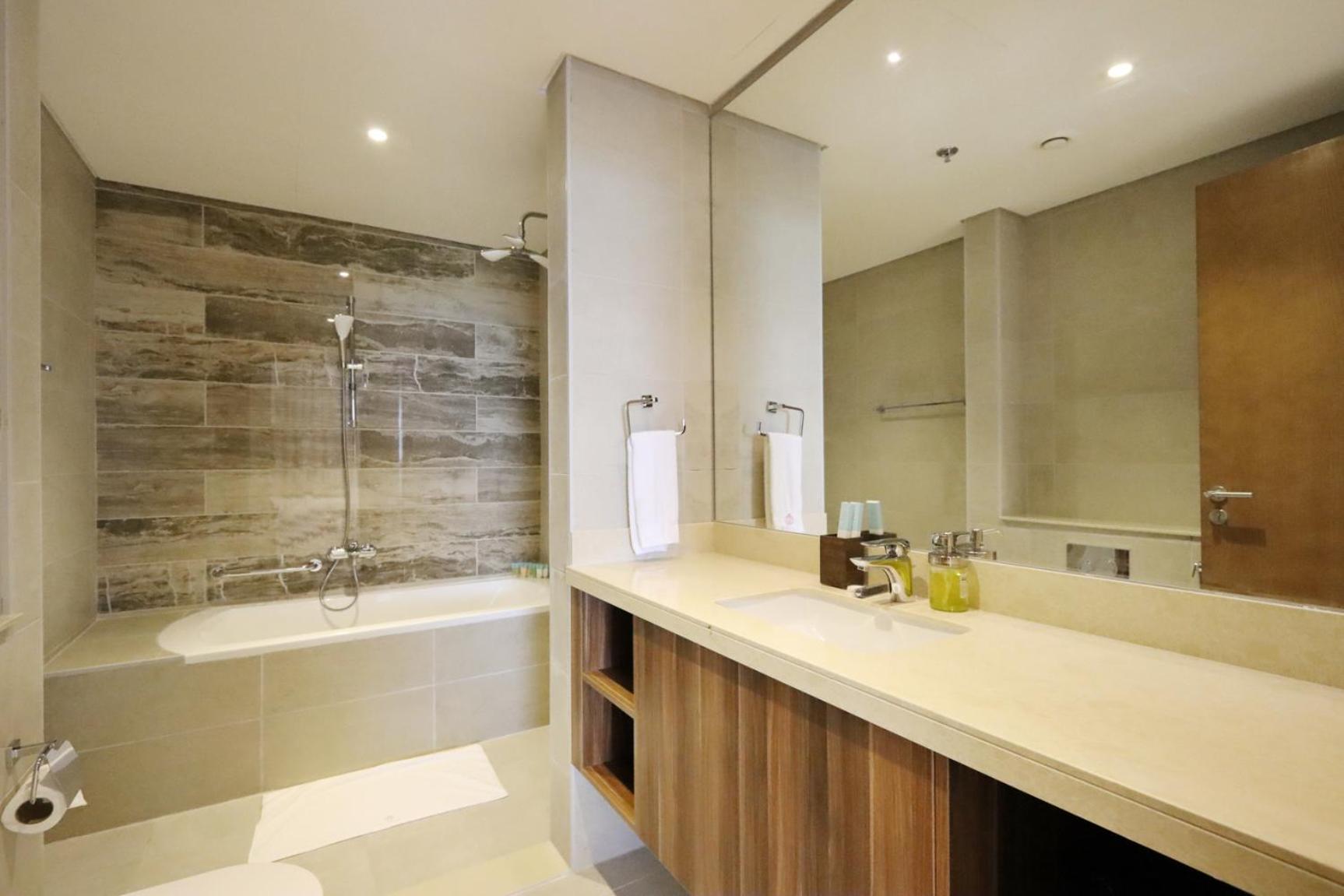 Livbnb-tranquil 1b Steps To Palmboardwalk Sea View Apartment Dubai