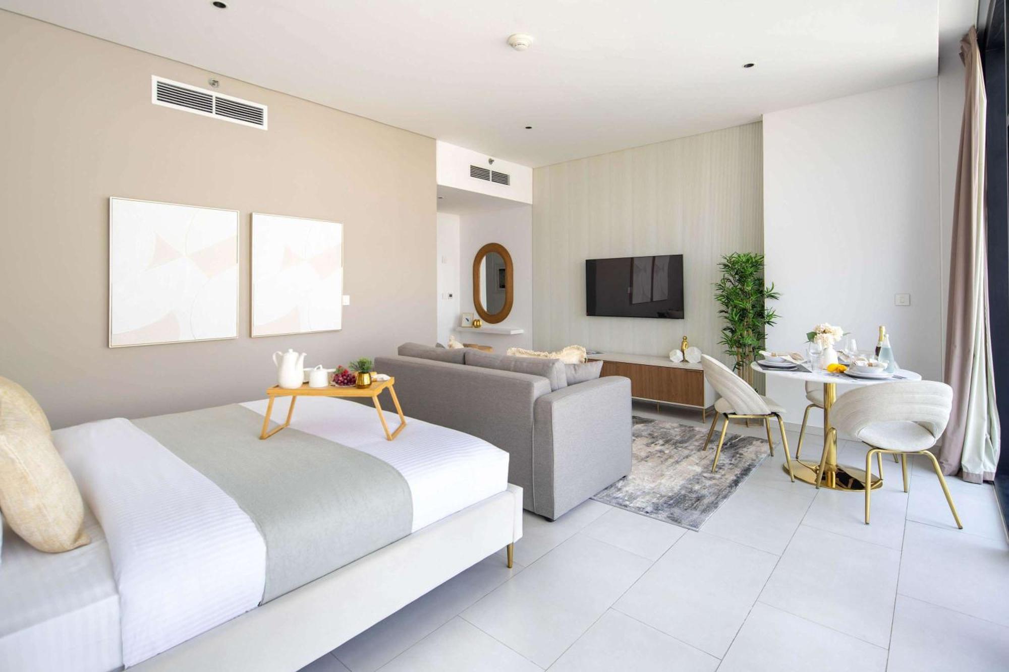 Frank Porter - Marquise Square Tower Apartment Dubai