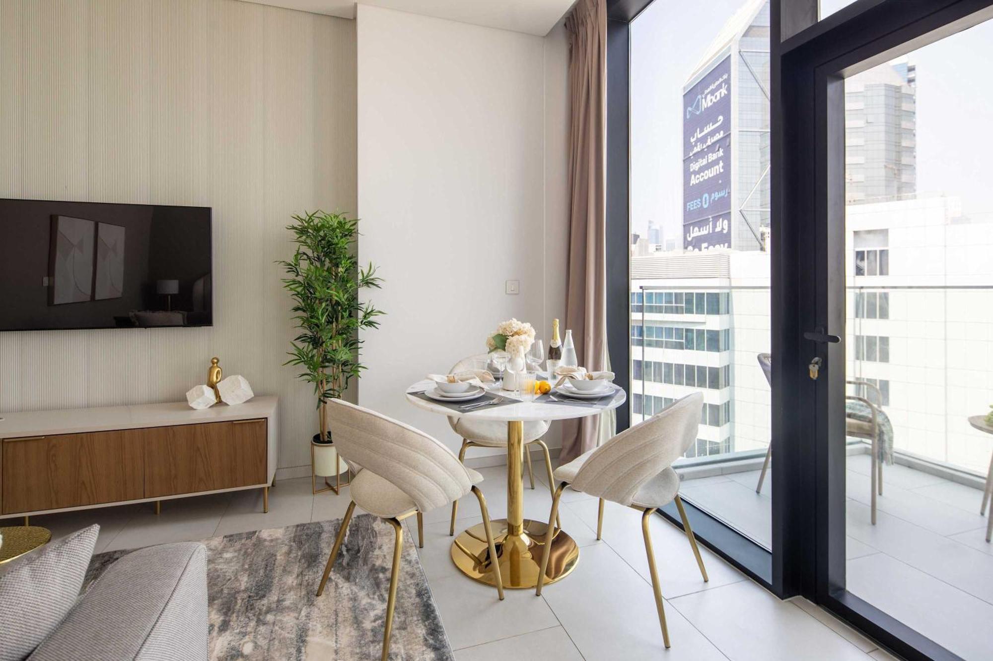 Frank Porter - Marquise Square Tower Dubai