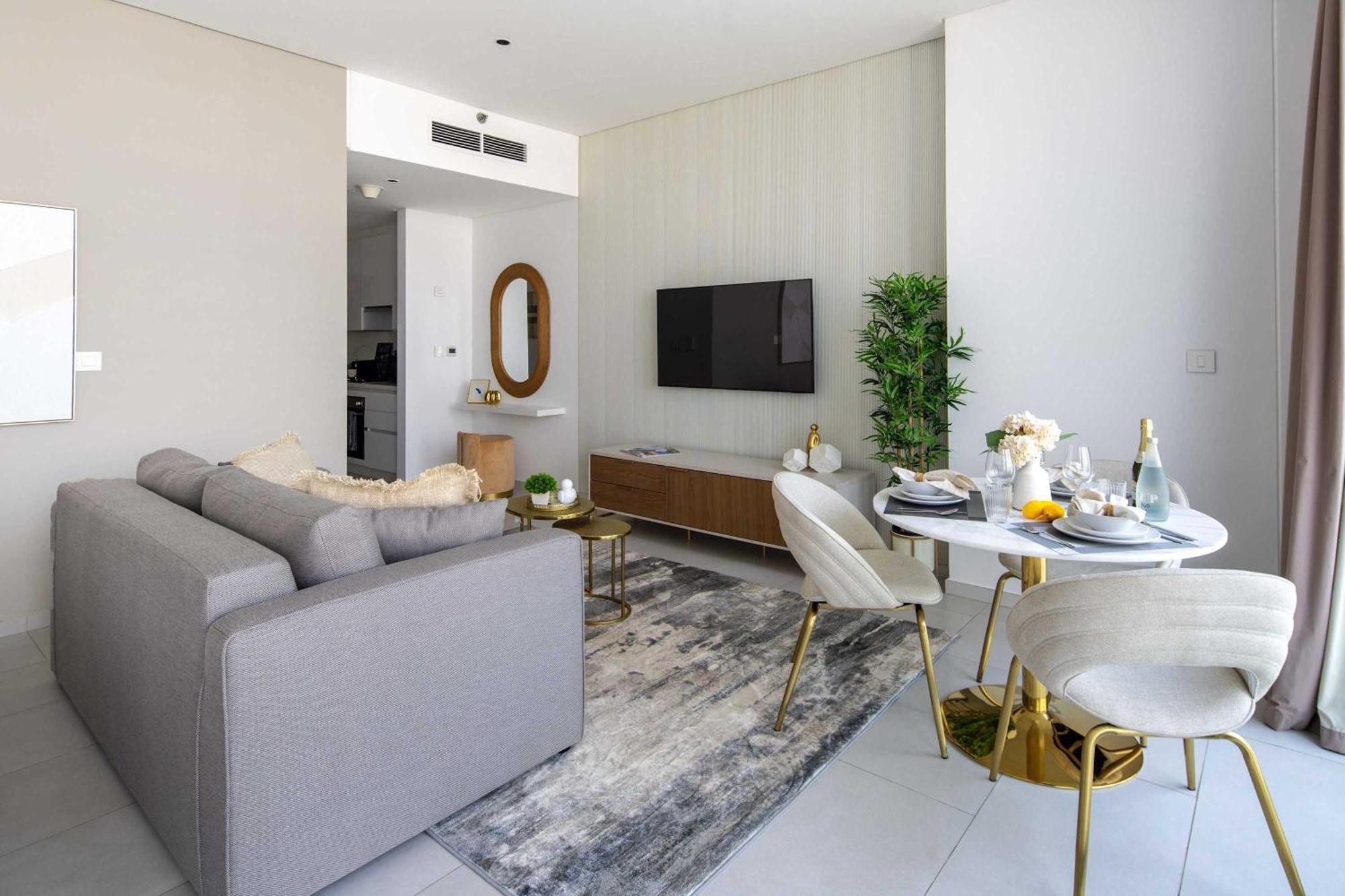 Frank Porter - Marquise Square Tower Apartment