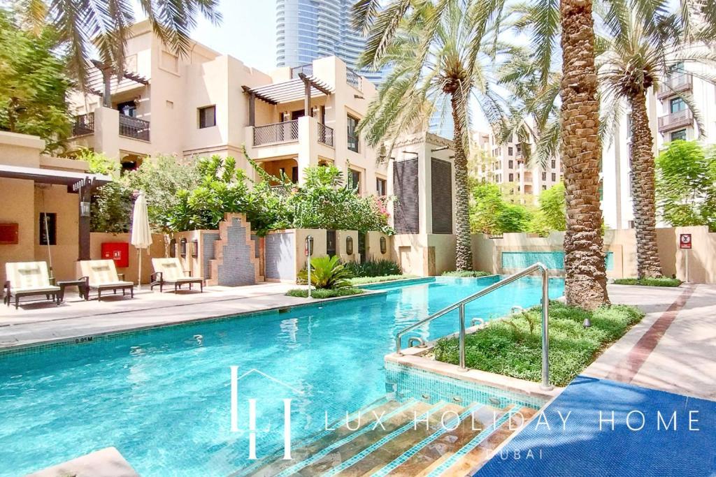 Lux Burj Khalifa View Across Mall Apartment *