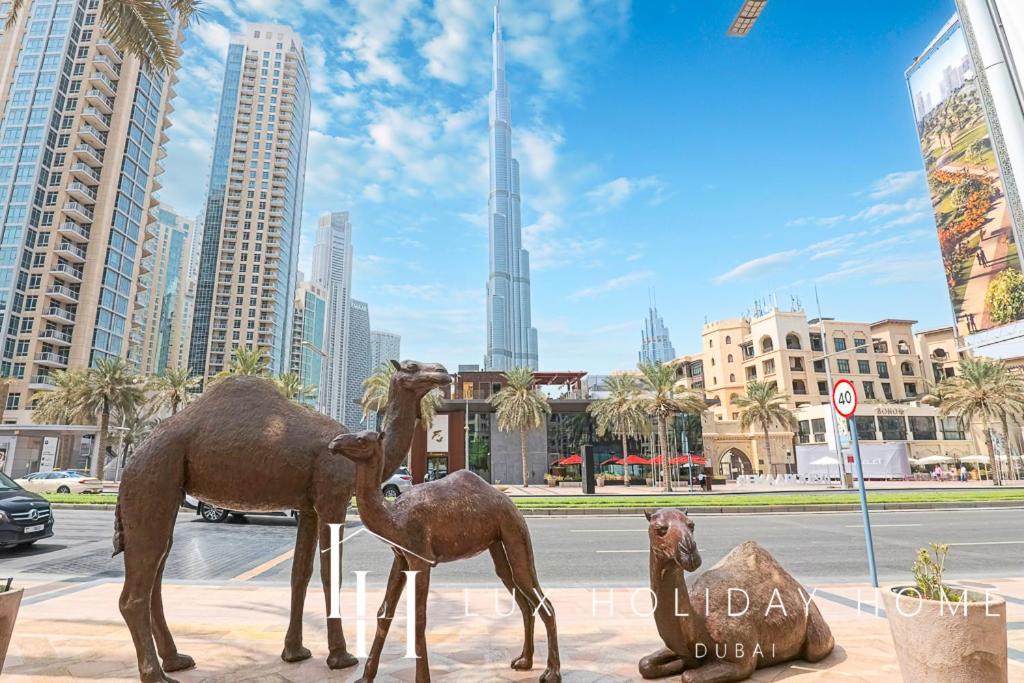 Lux Burj Khalifa View Across Mall