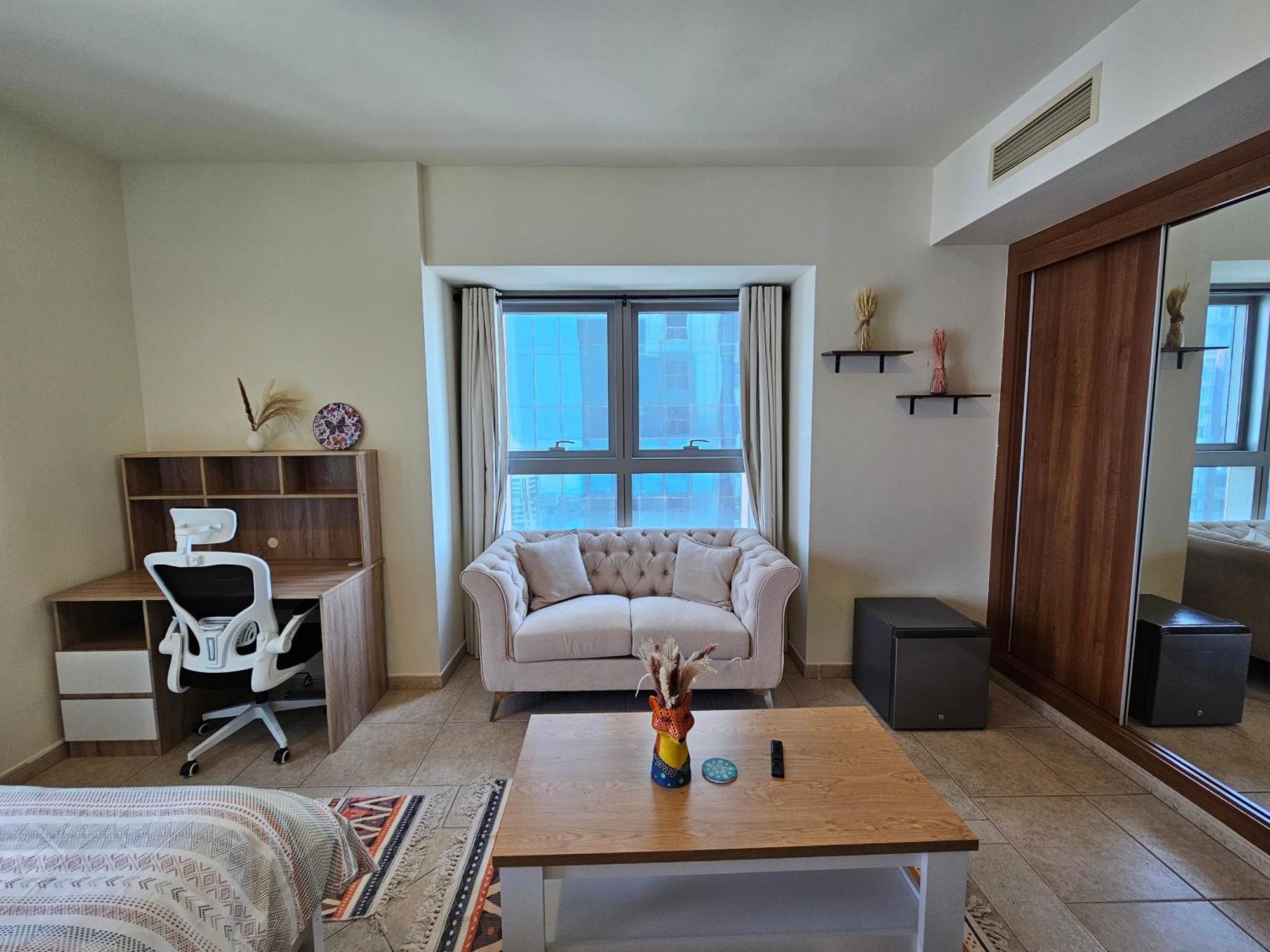 Super Host At Highest Residential Tower In The World, Private In A Shared Homestay