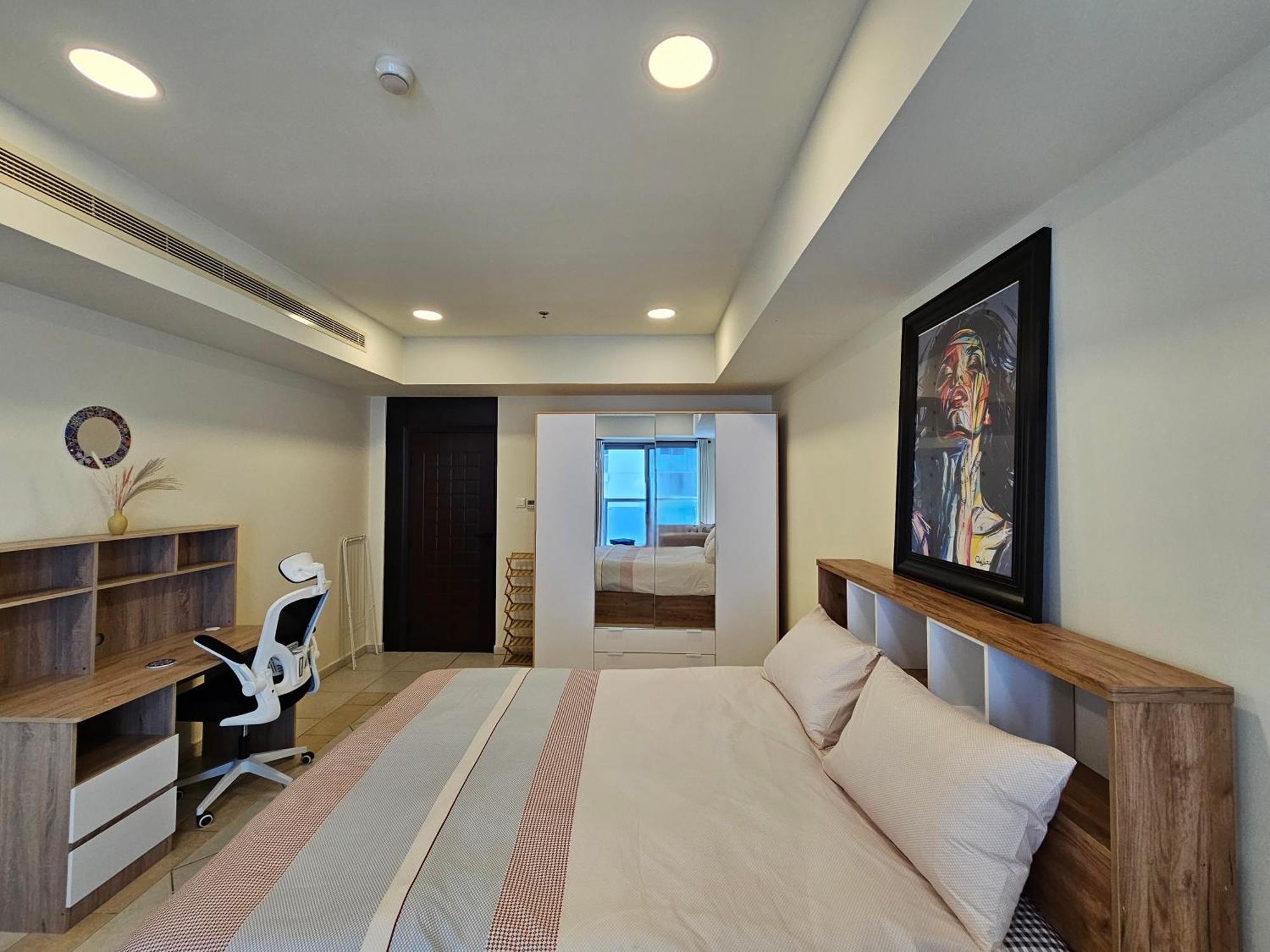 Super Host At Highest Residential Tower In The World, Private In A Shared Homestay