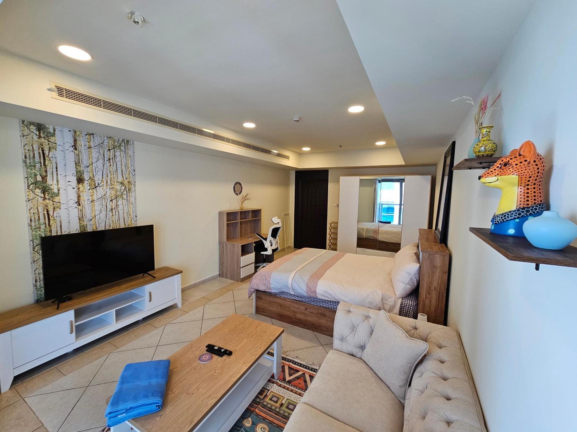 Super Host At Highest Residential Tower In The World, Private In A Shared Homestay *